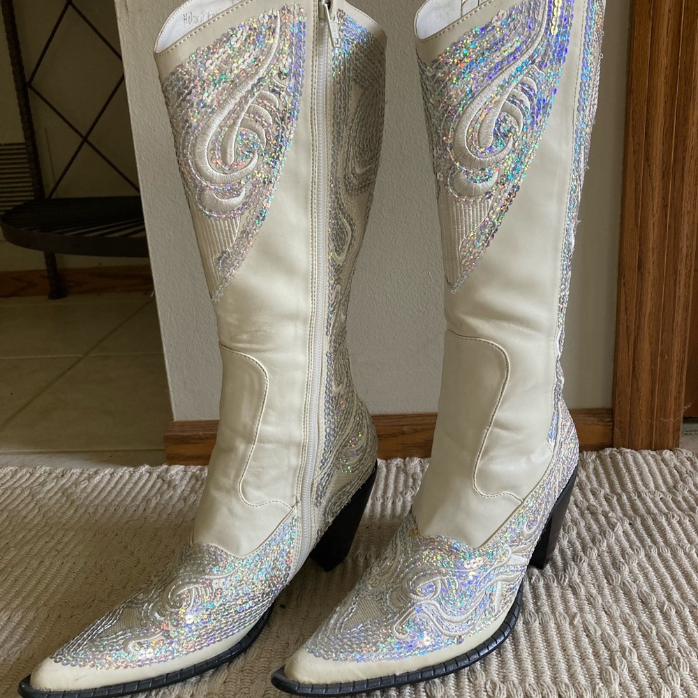 Cowboy boots, Size 7, white sequins. New.
